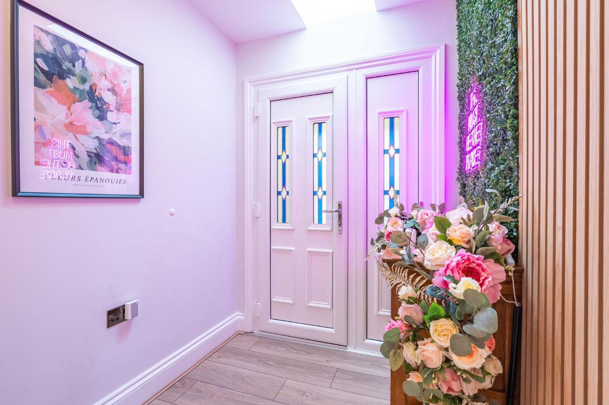 Nature Inspired Bungalow With 3 Rooms - 10 Mins From Manchester Airport Timperley Eksteriør bilde