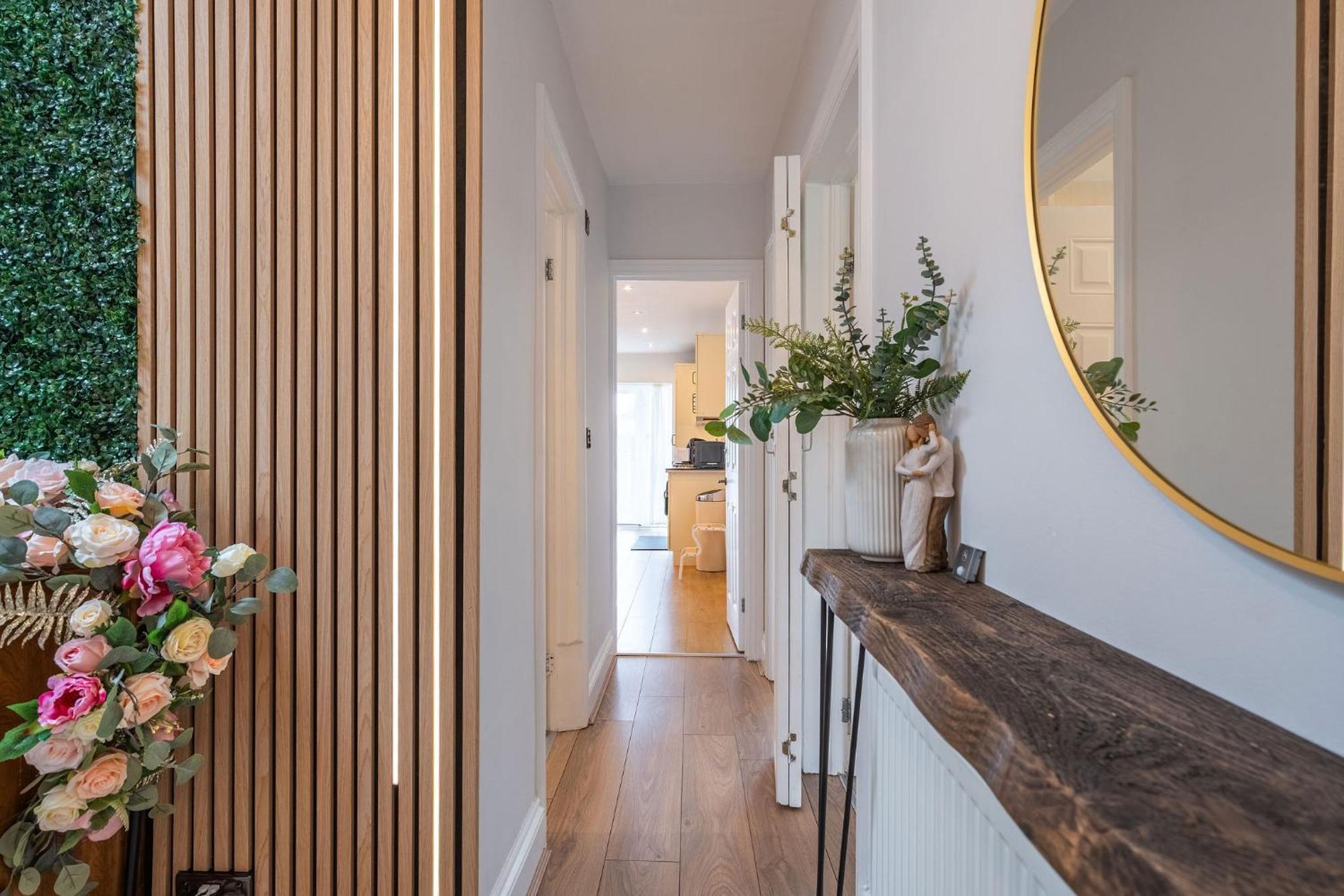 Nature Inspired Bungalow With 3 Rooms - 10 Mins From Manchester Airport Timperley Eksteriør bilde