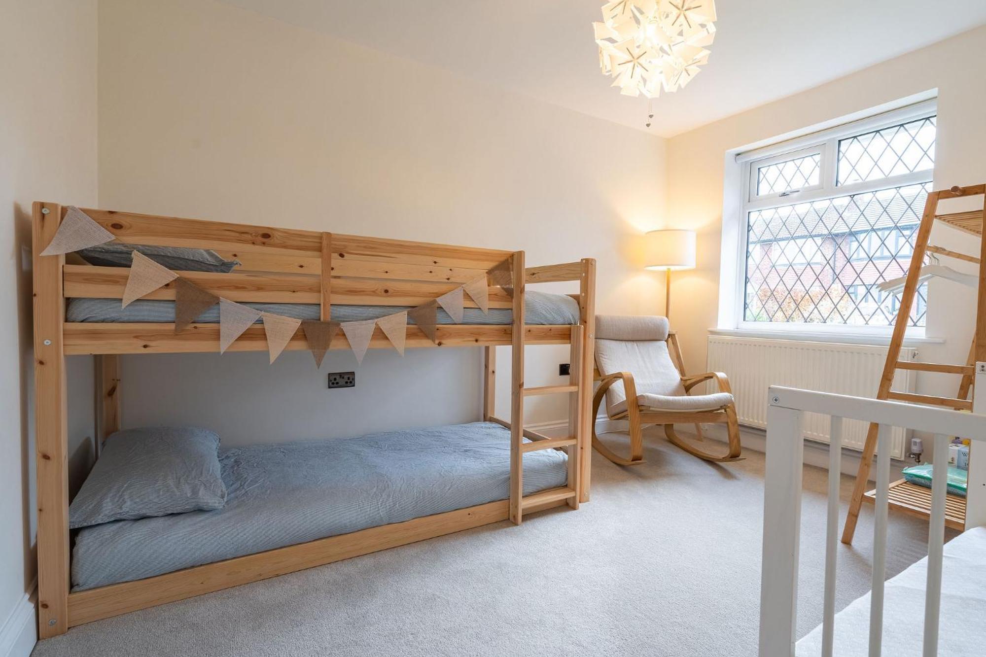 Nature Inspired Bungalow With 3 Rooms - 10 Mins From Manchester Airport Timperley Eksteriør bilde
